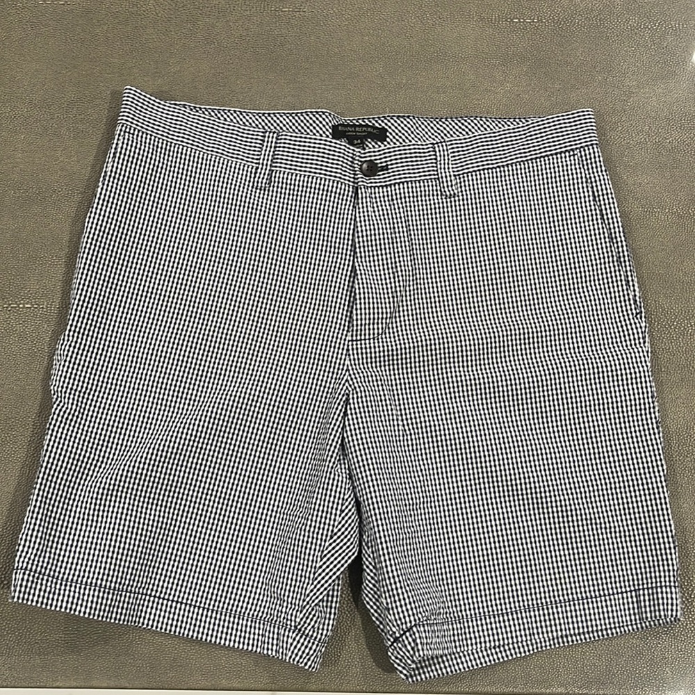 Banana Republic men’s cotton casual shorts. Plaid size 34